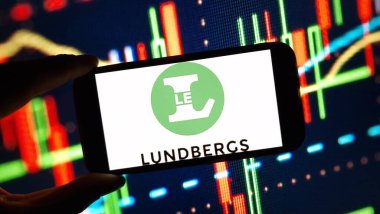 Konskie, Polonya - 14 Aralık 2024: L E Lundbergforetagen şirket logosu cep telefonunda sergilendi