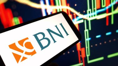 Konskie, Polonya - 14 Aralık 2024: Bank Negara Endonezya şirket logosu cep telefonunda sergilendi