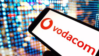 Konskie, Polonya - 14 Aralık 2024: Vodacom şirketi logosu cep telefonunda sergilendi