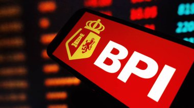 Konskie, Polonya - 14 Aralık 2024: Filipin Adaları Bankası logosu cep telefonunda sergilendi