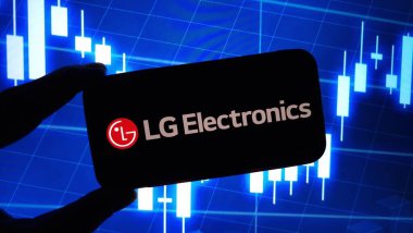 Konskie, Polonya - 15 Aralık 2024: LG Elektronik şirketi logosu cep telefonunda sergilendi