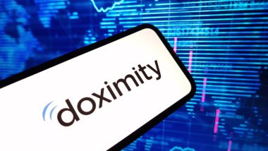 Konskie, Polonya - 15 Aralık 2024: Doximity şirket logosu cep telefonunda sergilendi