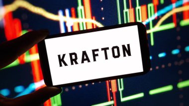 Konskie, Polonya - 15 Aralık 2024: Krafton Inc şirketinin logosu cep telefonunda sergilendi