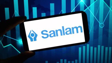 Konskie, Polonya - 15 Aralık 2024: Sanlam şirket logosu cep telefonunda sergilendi