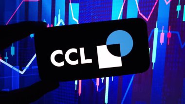 Konskie, Polonya - 15 Aralık 2024: CCL Industries şirketinin logosu cep telefonunda sergilendi