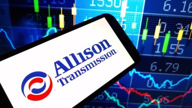 Konskie, Polonya - 23 Aralık 2024: Allison Transmission şirket logosu cep telefonunda sergilendi