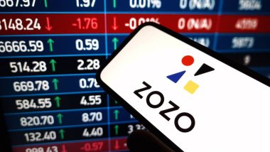 Konskie, Polonya - 23 Aralık 2024: ZOZO şirket logosu cep telefonunda sergilendi