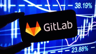 Konskie, Polonya - 24 Aralık 2024: GitLab şirket logosu cep telefonunda sergilendi