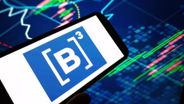 Konskie, Polonya - 24 Aralık 2024: B3 şirket logosu cep telefonunda sergilendi