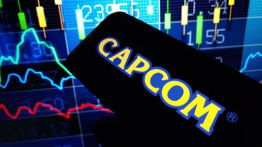 Konskie, Polonya - 25 Aralık 2024: Capcom şirket logosu cep telefonunda sergilendi