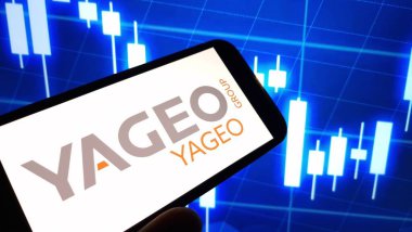 Konskie, Polonya - 25 Aralık 2024: Yageo Group şirket logosu cep telefonunda sergilendi