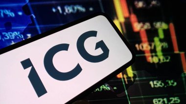 Konskie, Polonya - 15 Şubat 2025: Orta ölçekli Sermaye Grubu logosu cep telefonunda gösterildi