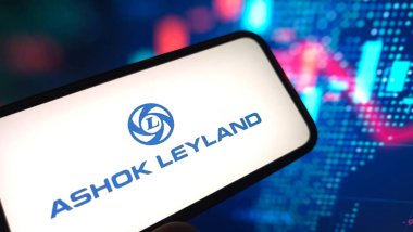 Konskie, Polonya - 20 Şubat 2025: Ashok Leyland Limited şirket logosu cep telefonunda sergilendi