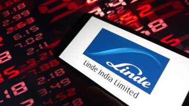 Konskie, Polonya - 22 Şubat 2025: Linde Hindistan şirketi logosu cep telefonunda sergilendi