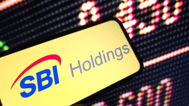 Konskie, Polonya - 25 Şubat 2025: SBI Holding şirketinin logosu cep telefonunda sergilendi