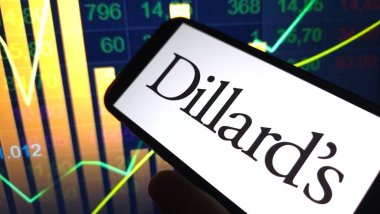 Konskie, Polonya - 03 Mart 2025: Dillard 'ın şirketi logosu cep telefonunda sergilendi