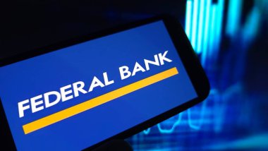 Konskie, Polonya - 08 Mart 2025: Federal Banka şirket logosu cep telefonunda sergilendi