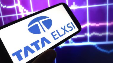 Konskie, Polonya - 26 Mart 2025: Tata Elxsi şirket logosu cep telefonunda sergilendi