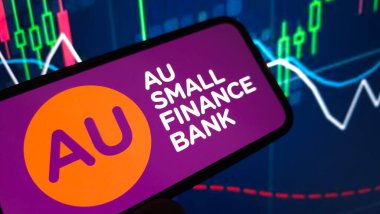 Konskie, Polonya - 26 Mart 2025: AU Küçük Finans Bankası logosu cep telefonunda sergilendi