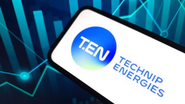 Konskie, Polonya - 06 Nisan 2025: Technip Energies şirketinin logosu cep telefonunda sergilendi