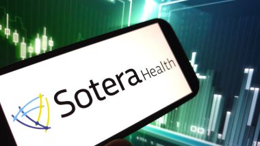 Konskie, Polonya - 06 Nisan 2025: Sotera Sağlık Şirketi logosu cep telefonunda sergilendi