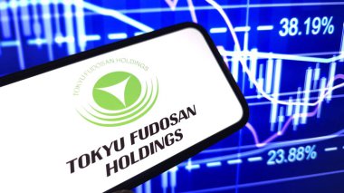 Konskie, Polonya - 06 Nisan 2025: Tokyu Fudosan Holding şirketinin logosu cep telefonunda sergilendi