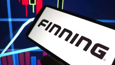 Konskie, Polonya - 26 Nisan 2025: Finning şirketi logosu cep telefonunda sergilendi