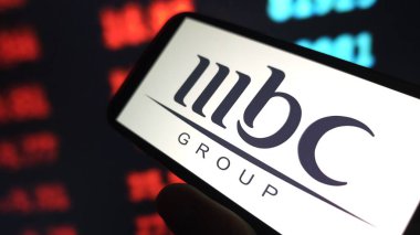 Konskie, Polonya - 26 Nisan 2025: MBC Group şirket logosu cep telefonunda sergilendi