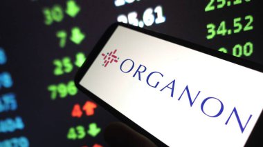 Konskie, Polonya - 26 Nisan 2025: Organon şirketi logosu cep telefonunda sergilendi