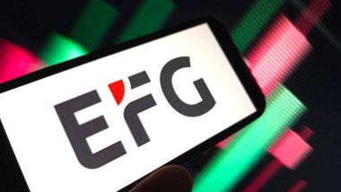Konskie, Polonya - 26 Nisan 2025: EFG Uluslararası şirket logosu cep telefonunda sergilendi