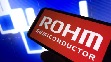 Konskie, Polonya - 03 Mayıs 2025: Rohm şirket logosu cep telefonunda sergilendi