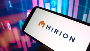 Konskie, Polonya - 29 Haziran 2025: Mirion Teknoloji şirketinin logosu cep telefonunda sergilendi