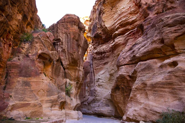 Prachtige Siq Canyon Petra Jordanië Kleurrijke Natuurlijke Formatie — Stockfoto