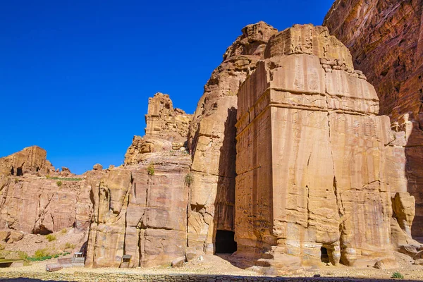 Petra Antiguo Parque Arqueológico Nabatea Edificios Tallados Las Montañas Cielo — Foto de Stock
