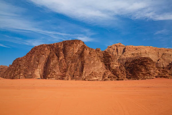 Wadi Rum Woestijn Jordanië Berg Blauwe Heldere Lucht Rood Zand — Stockfoto