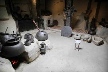 29 Eylül 2023, Karimabad, Pakistan. Fort Baltit mutfağı iç kısımda, Hunza vadisi Gilgit Baltistan, Pakistan. 