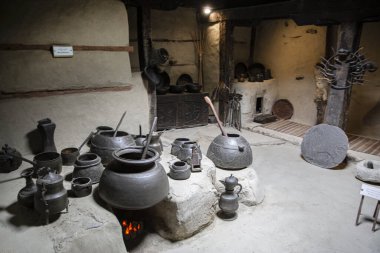 29 Eylül 2023, Karimabad, Pakistan. Fort Baltit mutfağı iç kısımda, Hunza vadisi Gilgit Baltistan, Pakistan. 