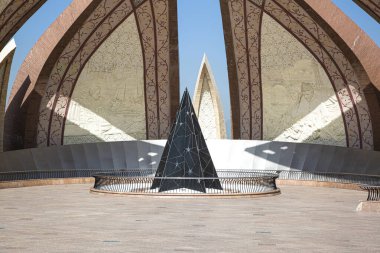 26 Eylül 2023, İslamabad, Pakistan. Pakistan Anıtı, taç yaprakları şeklinde Ulusal Anıt. Ulusal Müze. 