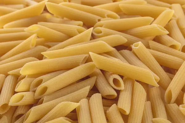 Buğday makarnası. Açılı ön görünüm.