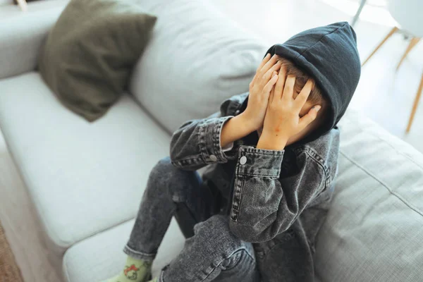Μόνος Παιδί Αγόρι Φοβούνται Άγχος Καταθλιπτική Συναίσθημα Κλάμα Επαιτεία Help — Φωτογραφία Αρχείου