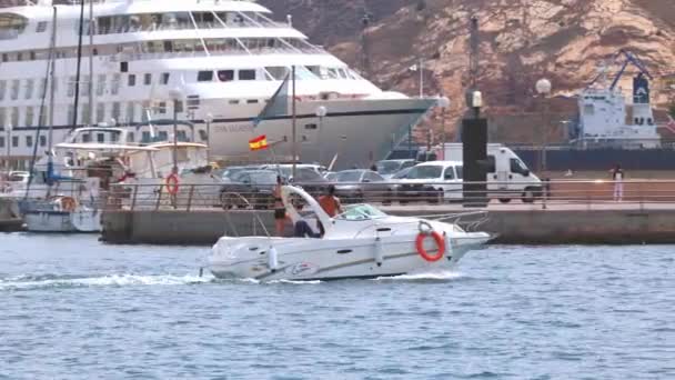 Espanha Cartagena Abril 2023 Pequeno Barco Motor Que Sai Porto — Vídeo de Stock
