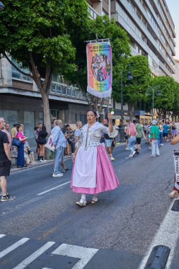 Valencia, İspanya - 24 Haziran 2023: Valencia 'da LGBT Gay Gururunu kutlayan protestocular. Homoseksüel, lezbiyen, insan hakları, Igbt gurur kavramı.