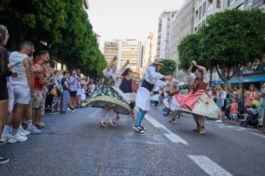 Valencia, İspanya - 24 Haziran 2023: Valencia 'da LGBT Gay Gururunu kutlayan protestocular. Homoseksüel, lezbiyen, insan hakları, Igbt gurur kavramı.