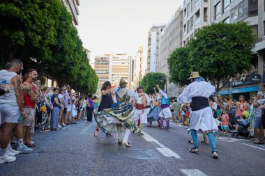 Valencia, İspanya - 24 Haziran 2023: Valencia 'da LGBT Gay Gururunu kutlayan protestocular. Homoseksüel, lezbiyen, insan hakları, Igbt gurur kavramı.