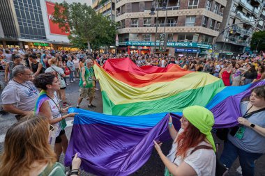 Valencia, İspanya - 24 Haziran 2023: Valencia 'da LGBT Gay Gururunu kutlayan protestocular. Homoseksüel, lezbiyen, insan hakları, Igbt gurur kavramı.