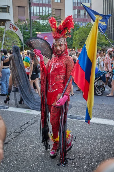 バレンシア スペイン 2023年6月24日 バレンシアでLgbtゲイプライドを祝う抗議者 クイーンのパフォーマンスをドラッグ 同性愛 レズビアン Lgbtの誇りの概念 — ストック写真