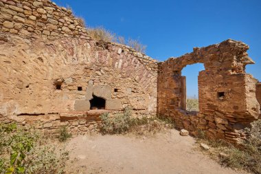 Dağın tepesinde Sagunto Kalesi 'nin antik taş kalesi. İspanya.