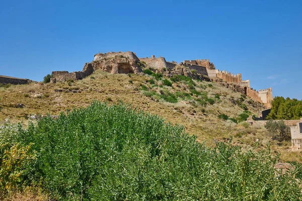 Dağın tepesinde Sagunto Kalesi 'nin antik taş kalesi. İspanya.