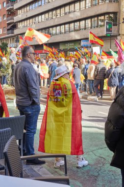 Valencia, İspanya - 25 Kasım 2023 Pedro Sanchez 'in politikasına karşı toplu protesto gösterisi