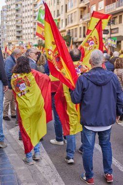Valencia, İspanya - 25 Kasım 2023 Pedro Sanchez 'in politikasına karşı toplu protesto gösterisi